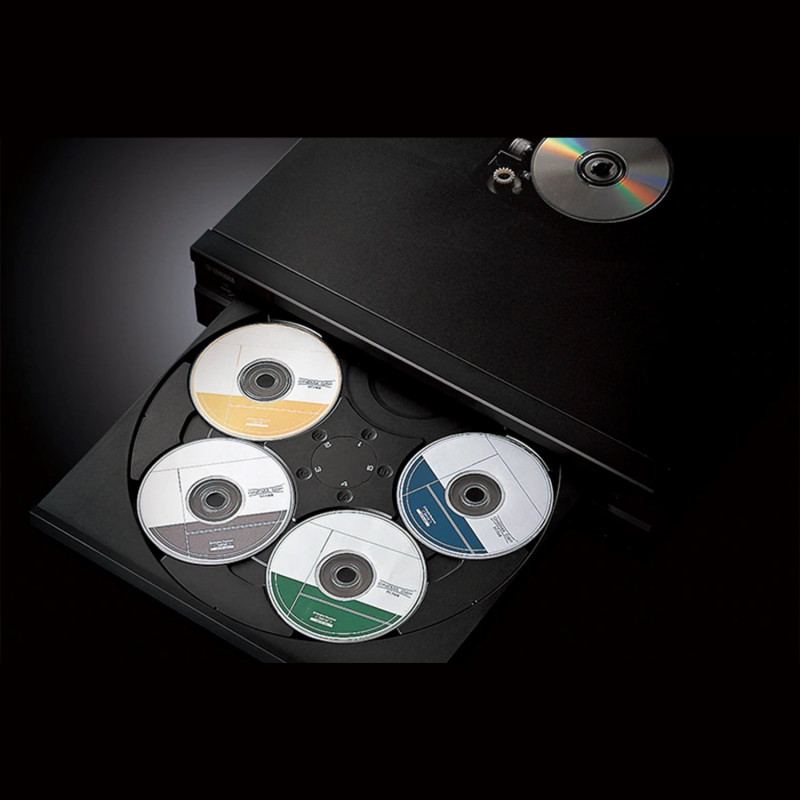 Yamaha CD-C603, carrusel de cinco discos con la bandeja abierta