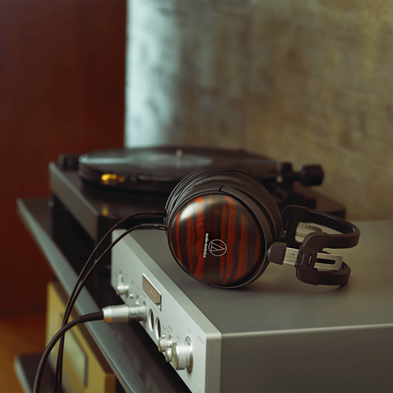 Audio-Technica ATH-AWKT, veta de la madera de Kokutan