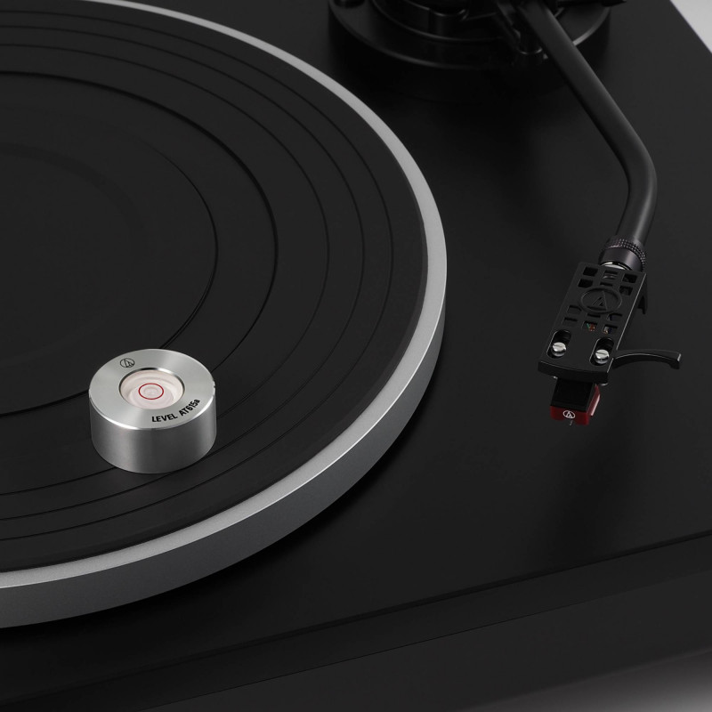 Audio-Technica AT615a sobre el plato de un giradiscos