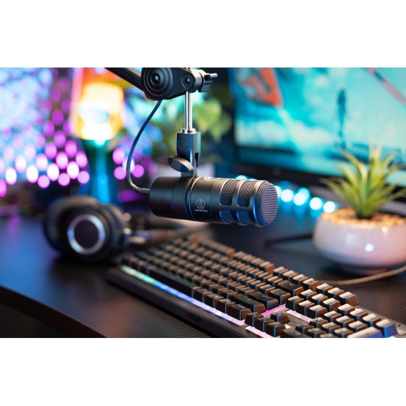 Audio-Technica AT2040USB en un brazo de micrófono para streaming