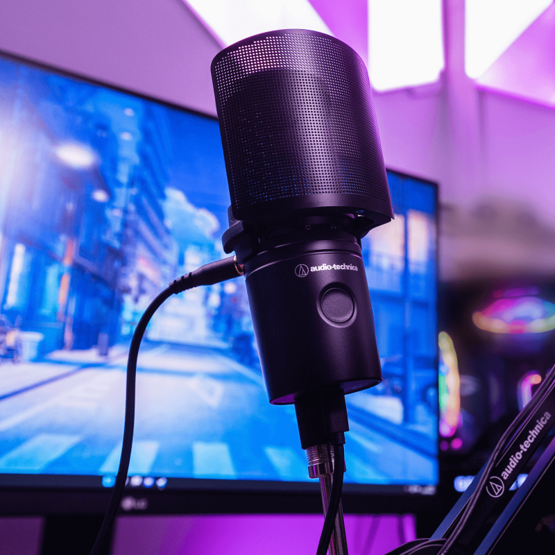Audio-Technica AT8175 en uso sobre un micrófono