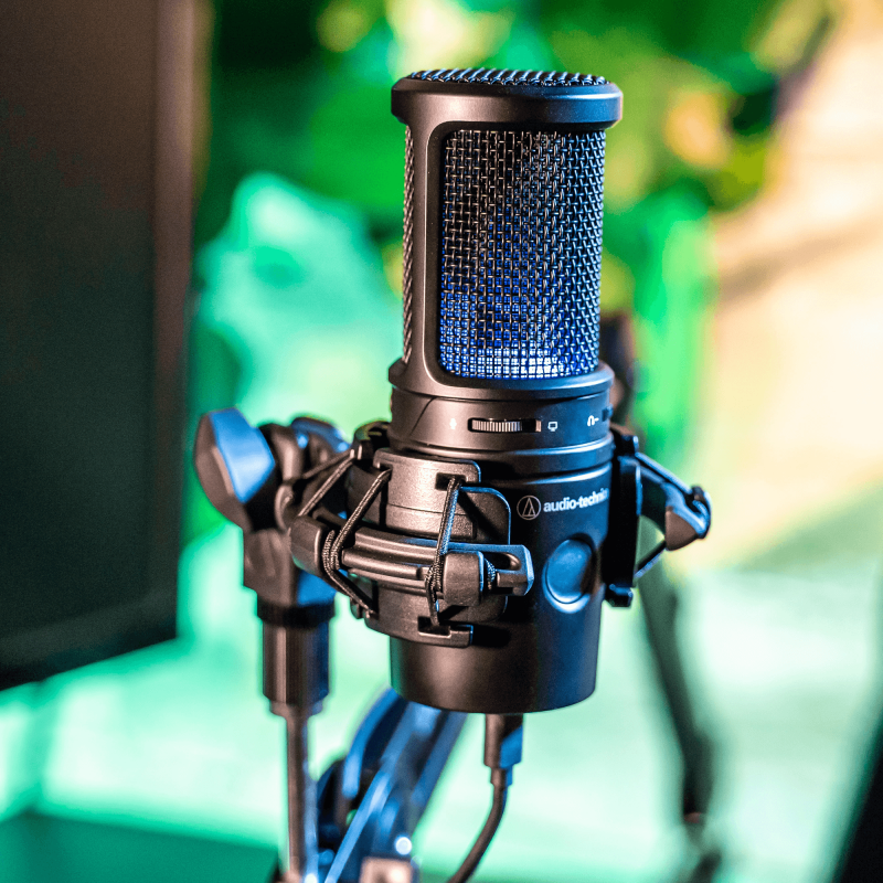 Audio-Technica AT8455 con un micrófono AT2020USB-X