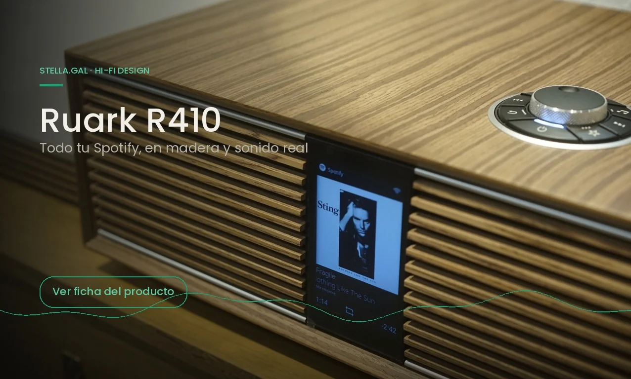 Ruark Audio R410 — el sistema todo en uno en acabado nogal, sobre un mueble bajo.